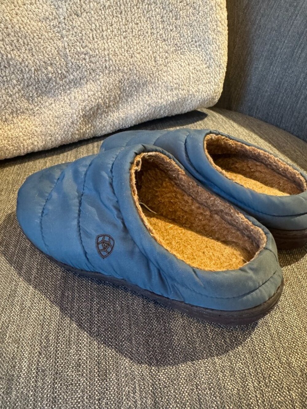 Ariat Kids Quilted Puffer Slippers Navy Sz L 6-9